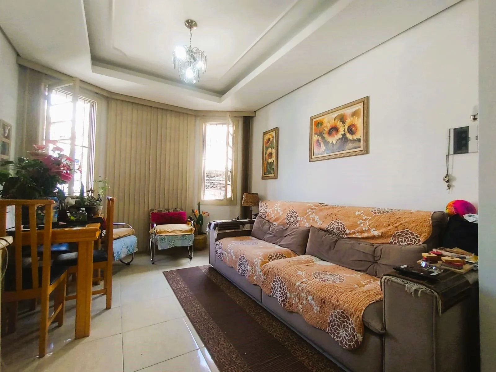 Imagem Apartamento 2 dormitórios semimobiliado próximo do Colégio Rosário