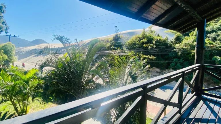 Imagem Pousada Comercial à Venda em Garopaba-SC: 3 Quartos, 4 Banheiros, 5 Vagas, 230m² - Não Perca!
