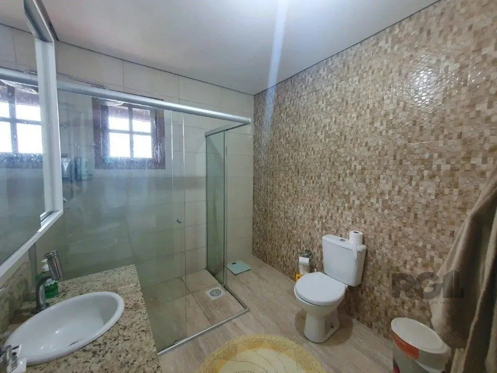 Imagem Casa com 3 dormitórios no bairro Lomba do Pinheiro