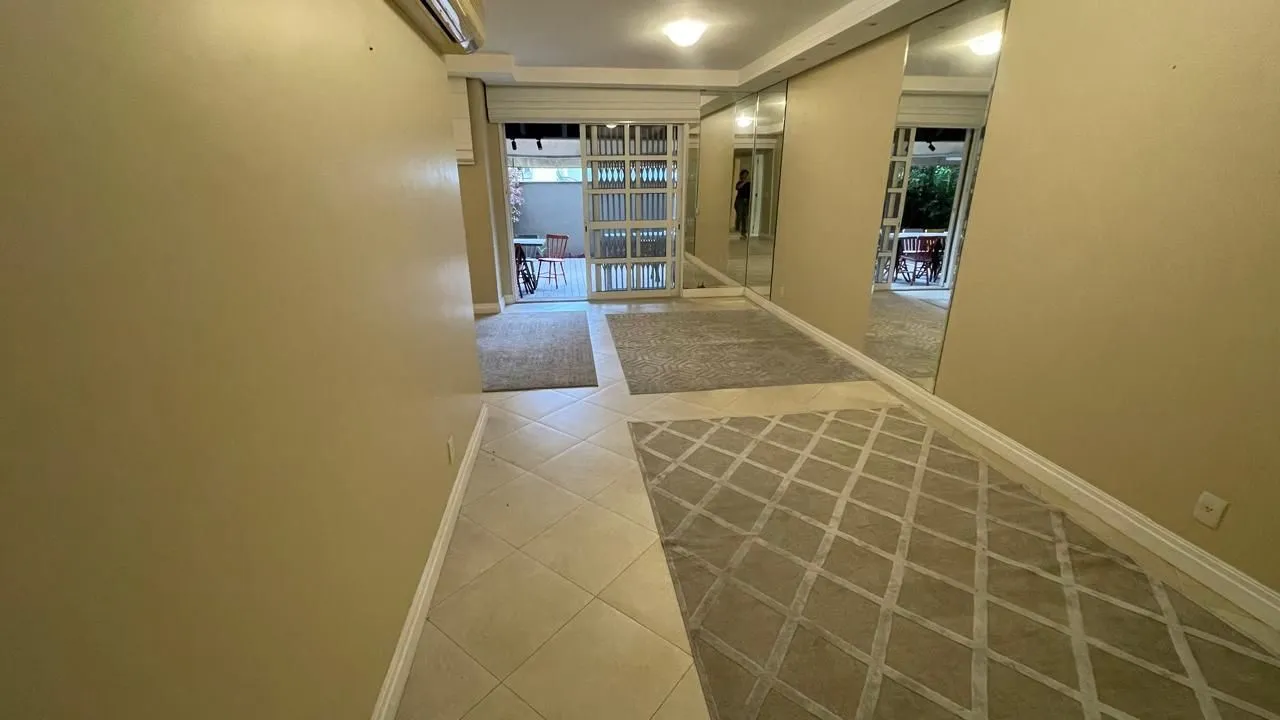 Imagem Casa de Condomínio em Chácara das Pedras