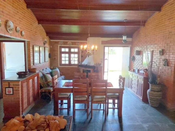 Imagem BELA CASA COM AMPLO TERRENO COM EXCELENTE LOCALIZAÇÃO