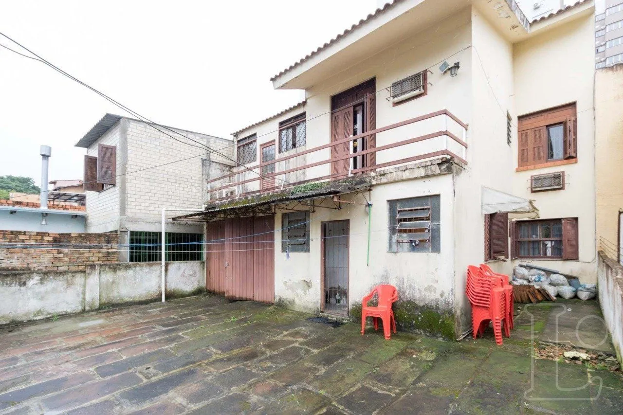 Imagem Casa com entradas independentes em Teresópolis: oportunidade para investimento e moradia