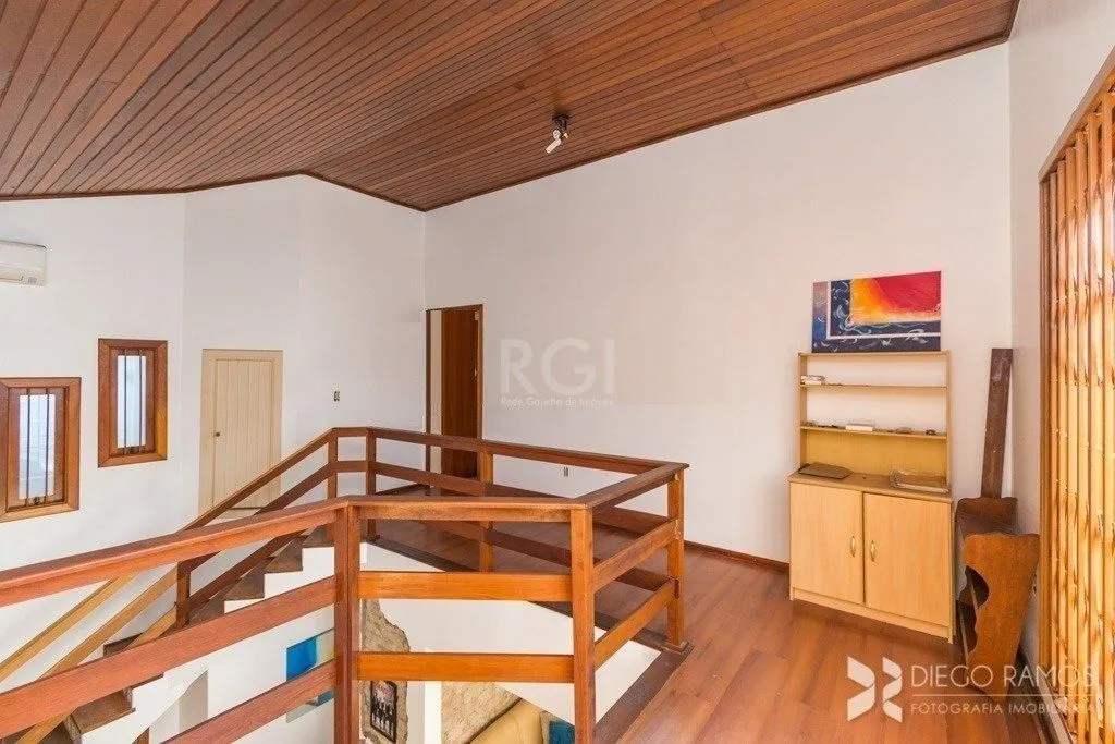 Imagem BELO SOBRADO REFORMADO 3 DORMITÓRIOS - BAIRRO NONOAI