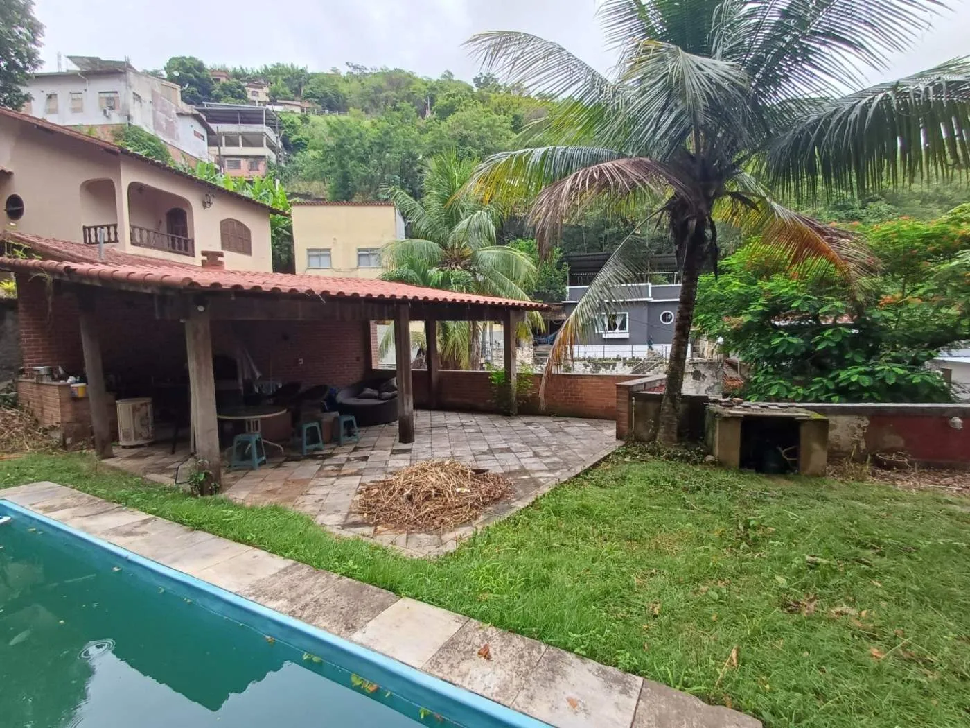 Imagem Ótima casa duplex espaçosa com 5 quartos e área de lazer!
