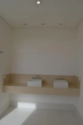 Imagem VENDA DE SOBRADO NO CONDOMÍNIO VERDES LAGOS, EM ARUJÁ/SP, com 453m², 05 suítes, piscina, churrasqueira, 03 salas e 04 vagas cobertas, CONSULTE-NOS.