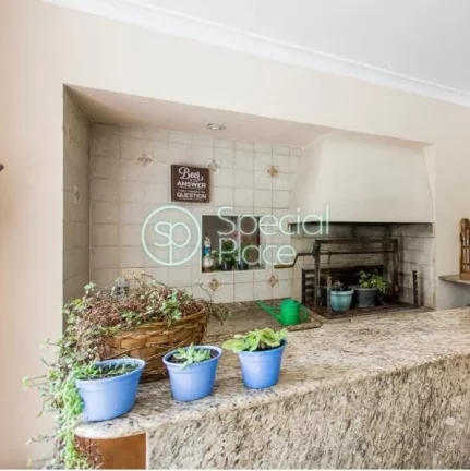Imagem Clean e espaçosa.! Sala Estar voltada para Jardim com Piscina e Churrasqueira. 5 Dormitórios, send...