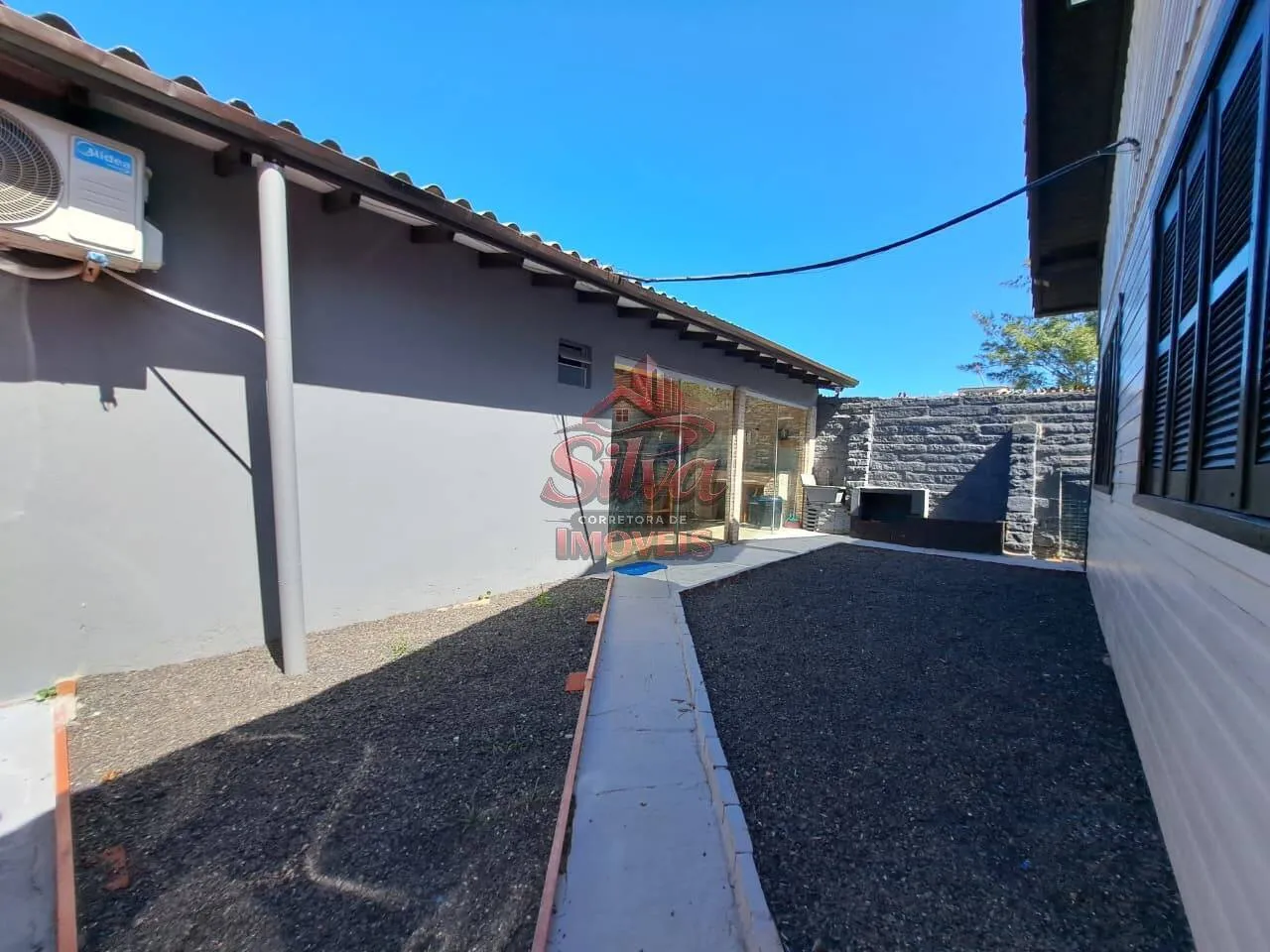 Imagem Casa 3 dormitórios com anexo a 180m do mar