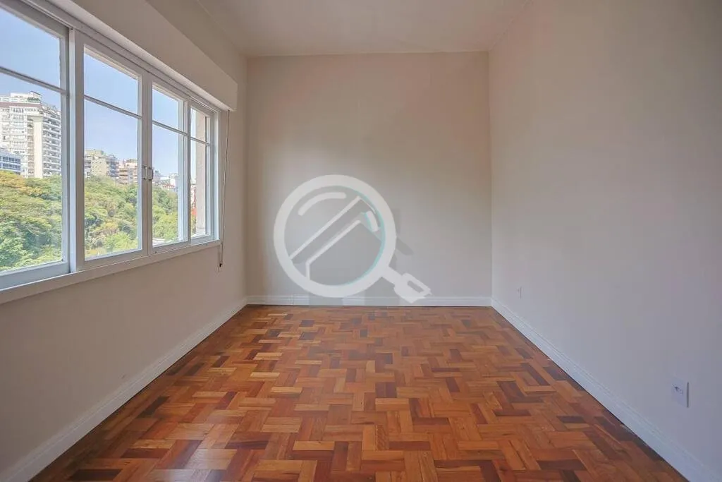 Imagem Apartamento a venda com 2 quartos no bairro Moinhos/Floresta. Desfrute de um ambiente renovado na Av...