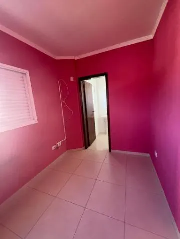 Imagem VENDA DE SOBRADO NO JORDANÓPOLIS, EM ARUJÁ/SP, 150m² com 2 suítes, sala de estar, quintal, edícula com banheiro e garagem para 2 autos. CONSULTE-NOS.
