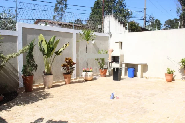 Imagem Casa à venda com 3 dormitórios e 2 suítes na Granja Viana – mais Galpão !