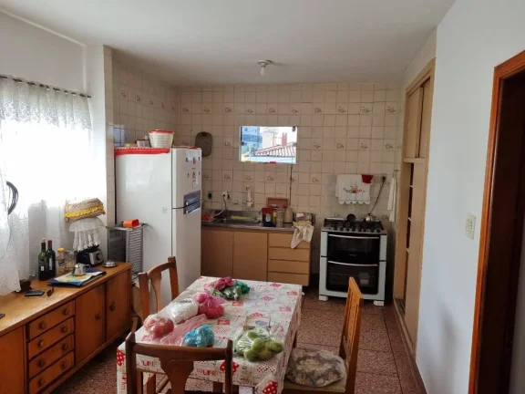 Imagem Casa com 192 m² 2 Dormitorios sendo 2 Banheiros e 4 Vagas de Gargens