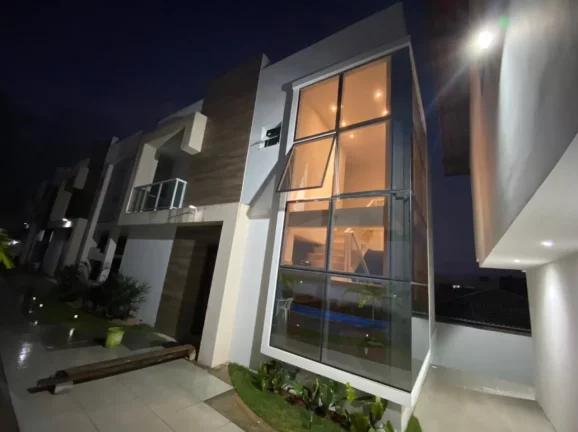 Casa para Venda em Lauro De Freitas, Pitangueiras, 4 dormitórios, 2 suítes, 4 banheiros, 2 vagas