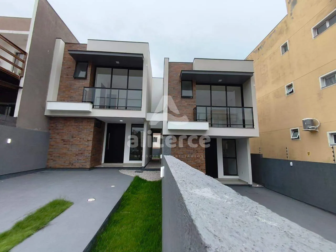 Imagem Sobrado à venda com 3 quartos 1 suíte, 100m² em Serraria São José