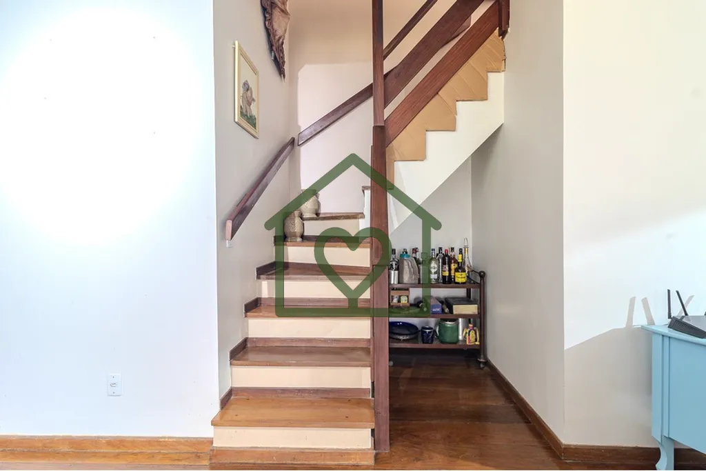 Imagem Cobertura duplex com 296 m² privativos, três dormitórios (sendo uma suíte) e três vagas de gara...