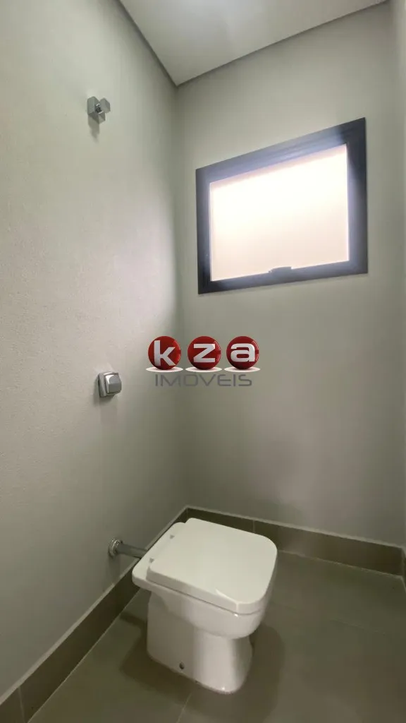 Imagem Casa de alto padrão em condomínio à venda em Valinhos-SP, bairro Pinheiro: 3 quartos, 3 suítes, 2 salas e 176,25 m² de área.