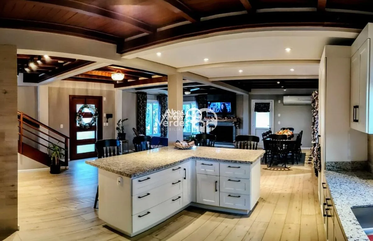 Imagem Vende-se Casa em condomínio, com 03 dormitórios