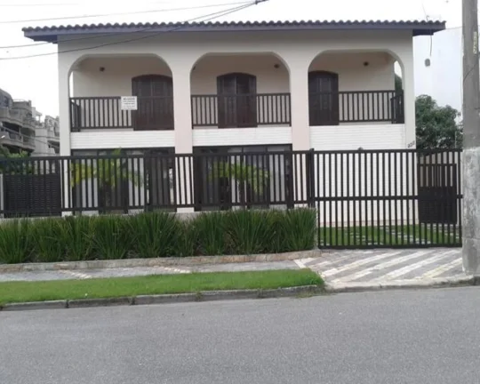Imagem Casa tipo sobrado de 3 quartos na Enseada ao lado da praça da Brunella, Guarujá-SP: 350m², 2 salas, 2 vagas. Venda ou locação!