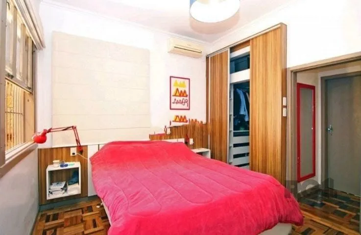 Imagem Apartamento Reformado com 3 Dormitórios e 3 Vagas no Petrópolis
