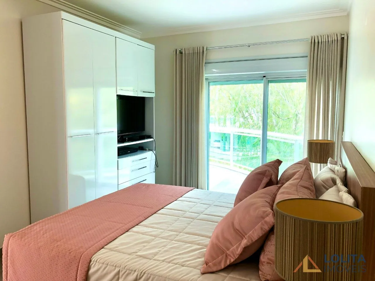 Imagem Casa com 2 suítes à venda em Condomínio em Santo Amaro da Imperatriz