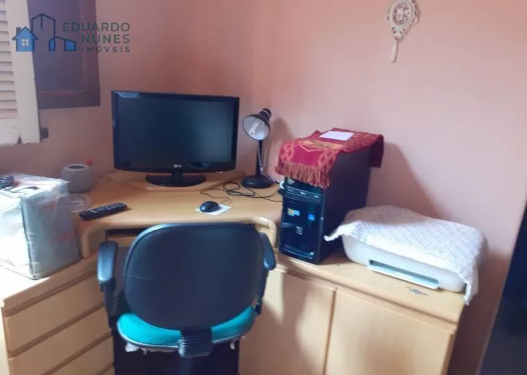 Imagem CASA COM 04 QUARTOS, 03 VAGAS, RUA PLANA NA SERRA