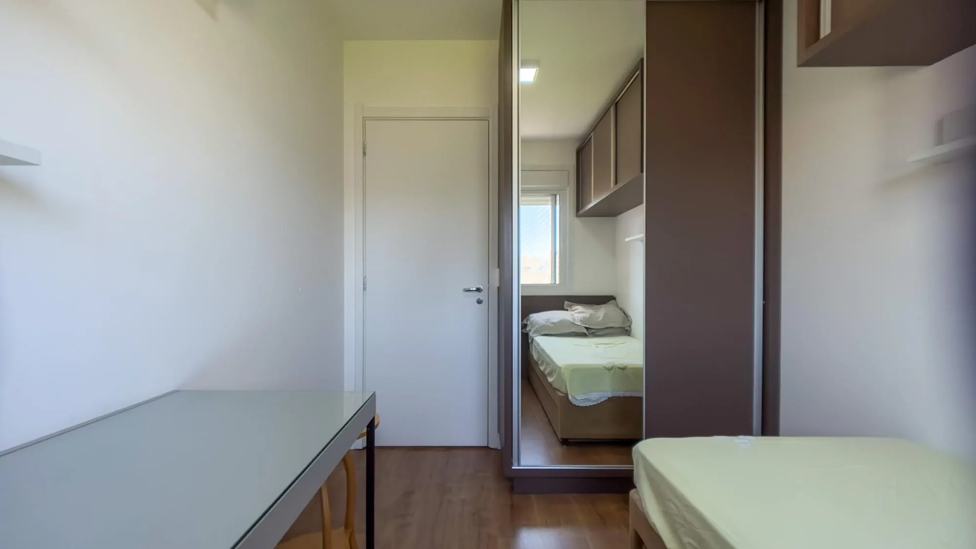 Imagem Excelente apartamento 2 dormitorios semi mobiliado localizado na cidade baixa