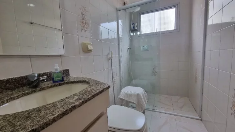 Imagem PITANGUEIRAS- CALÇADÃO TOTALMENTE REFORMADO E DECORADO , GARAGEM NO PRÉDIO.
