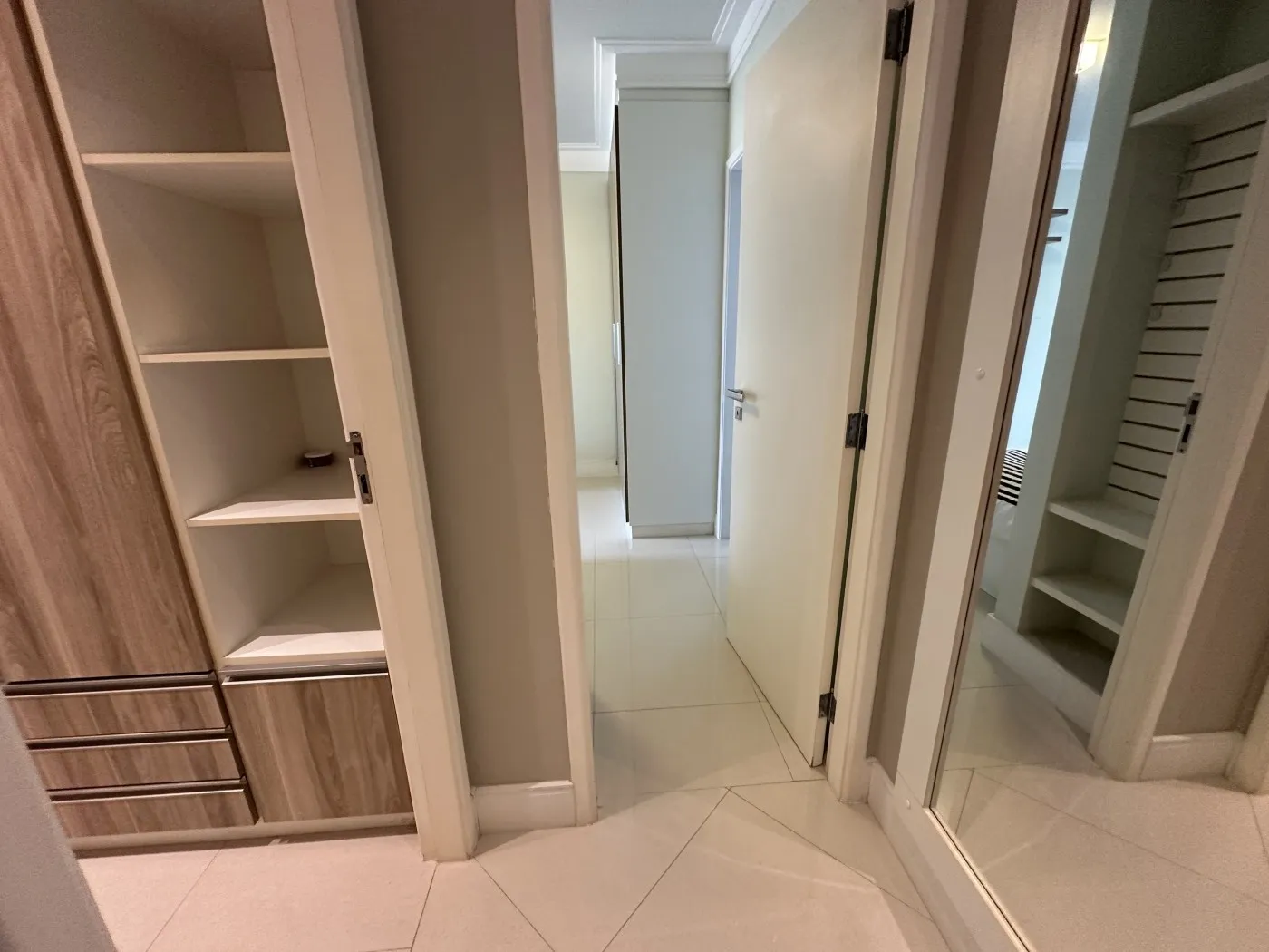 Imagem Apartamento para Locação, Centro, 4 dormitórios, 3 suítes, 4 banheiros, 2 vagas