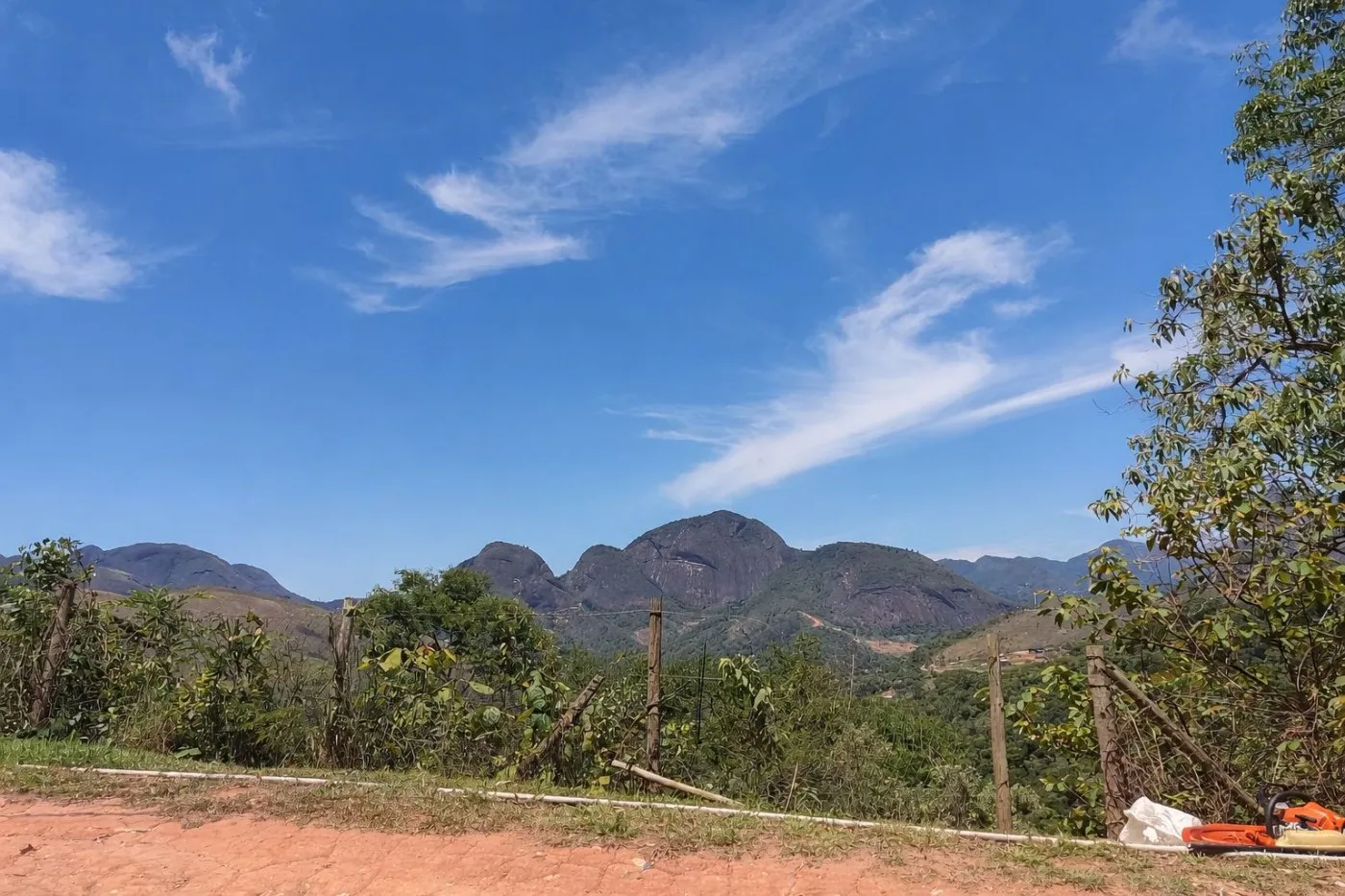 Imagem Terreno em Condomínio para Venda em Petrópolis / RJ no bairro Araras