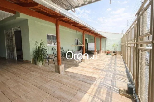 Casa com 3 dormitórios à venda, 231 m² por R$ 620.000,00 - Parque das Laranjeiras - Goiânia/GO