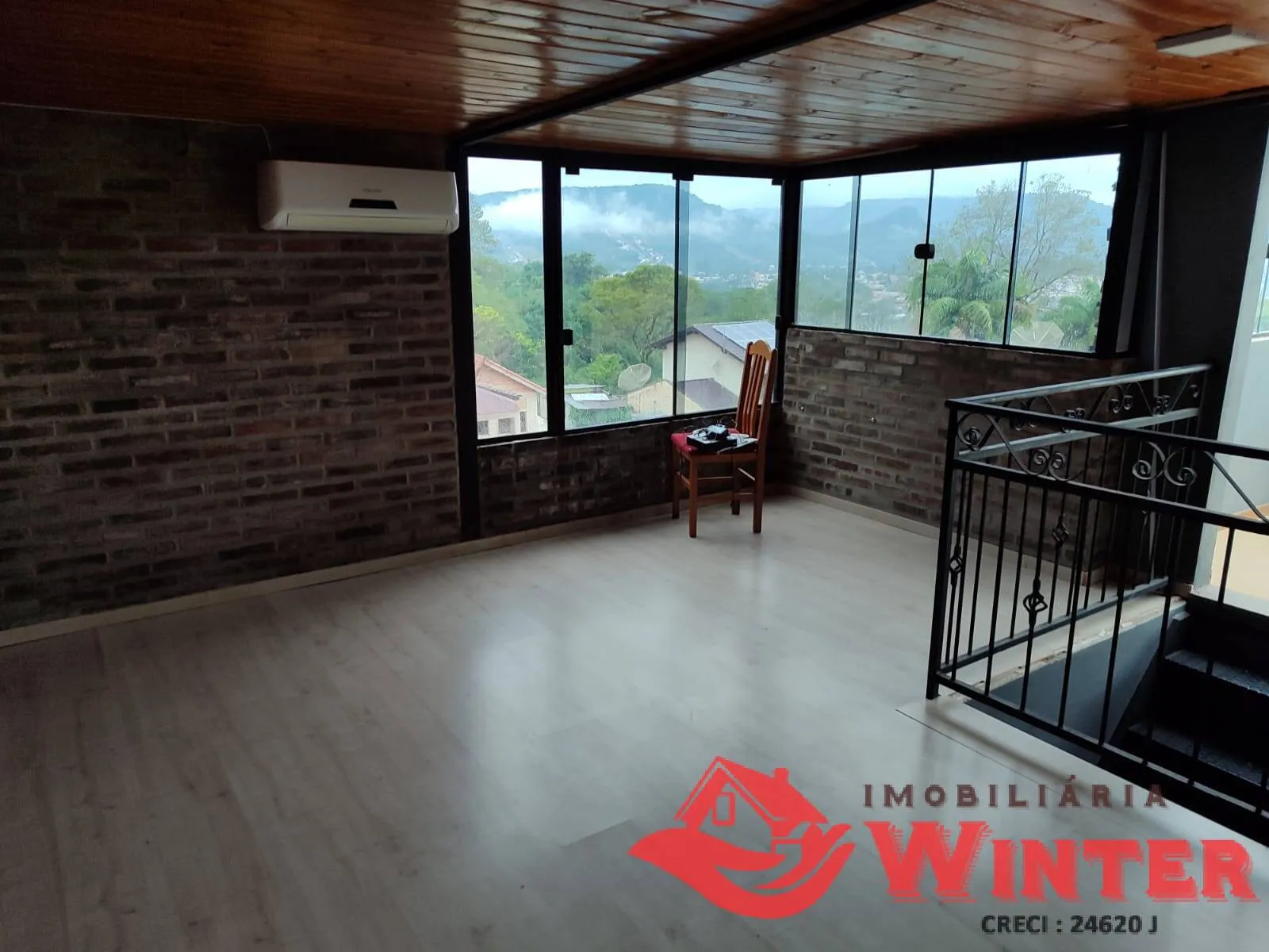 Imagem Apartamento com 3 andares de frente.