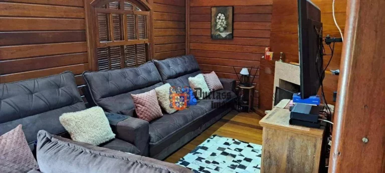Imagem Chácara com 4 dormitórios à venda, 1000 m² por R$ 950.000,00 - Clube de Campo Vale do Sol - Campos do Jordão/SP