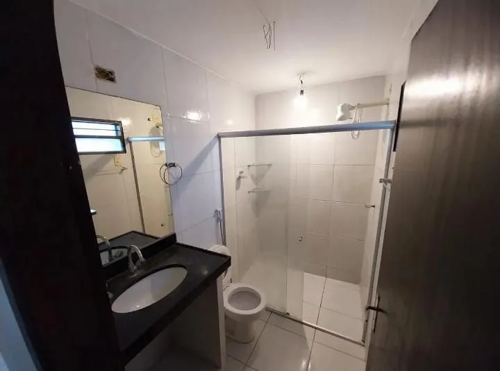 Imagem Casa Duplex em Brisamar com 3 suítes, piscina, varanda, cozinha americana e localização privilegiada próxima às praias.