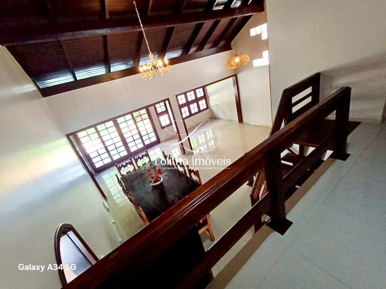 Imagem CASA À VENDA COM 5 QUARTOS NO BAIRRO ABRAÃO - FLORIANÓPOLIS/SC.