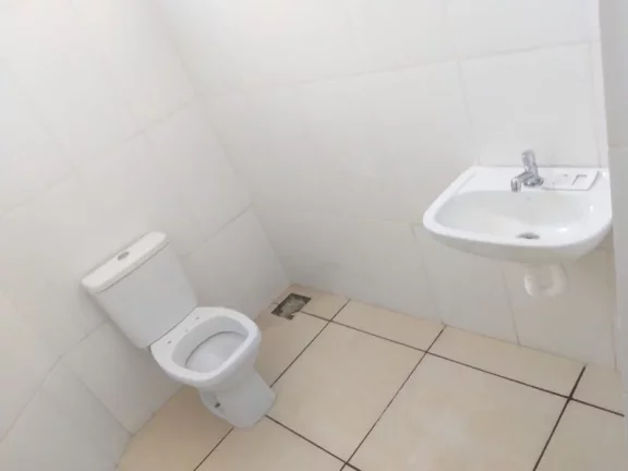 Imagem Salão Comercial à Venda em Sertãozinho-SP, Próximo ao Supermercado Amarelinho 2 Salas, 4 Banheiros, 8 Vagas de Garagem 320m²