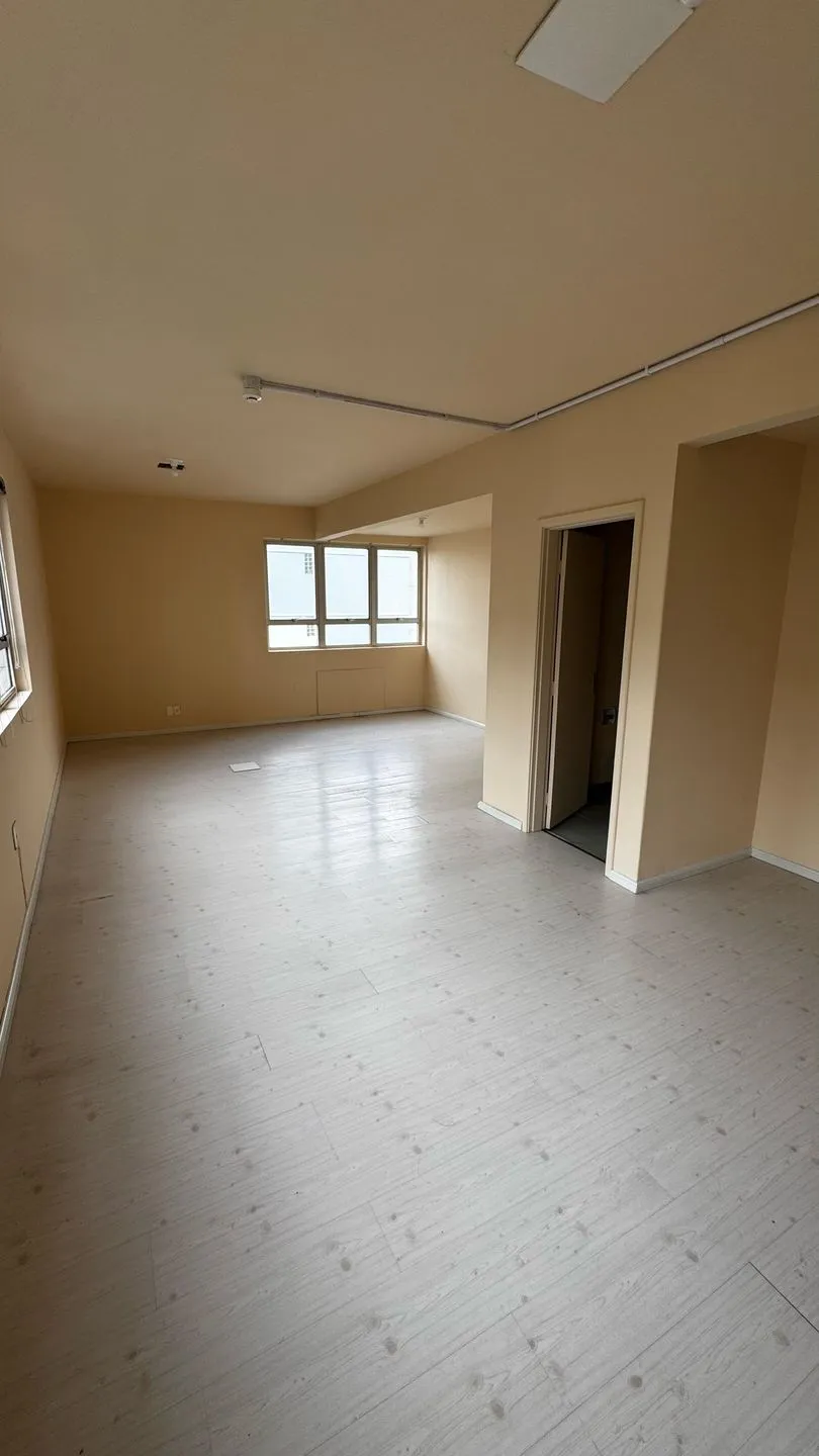 Imagem Sala comercial à venda em Caxias do Sul, Centro, 50m2