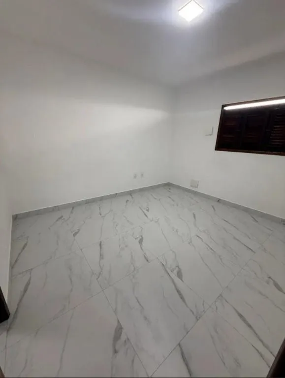 Imagem Casa com 270m² nos Bancários, 3 quartos, piscina e 2 vagas. Localização estratégica no Jardim Cidade Universitária.
