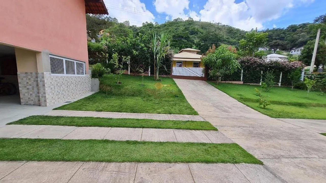 Imagem Casa em Condomínio para Venda em Teresópolis / RJ no bairro Vale Alpino