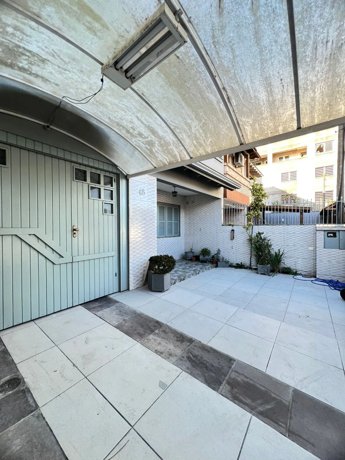 Imagem Casa à venda com 215m² na Hípica, 3 quartos sendo 1 suíte e 2 vagas