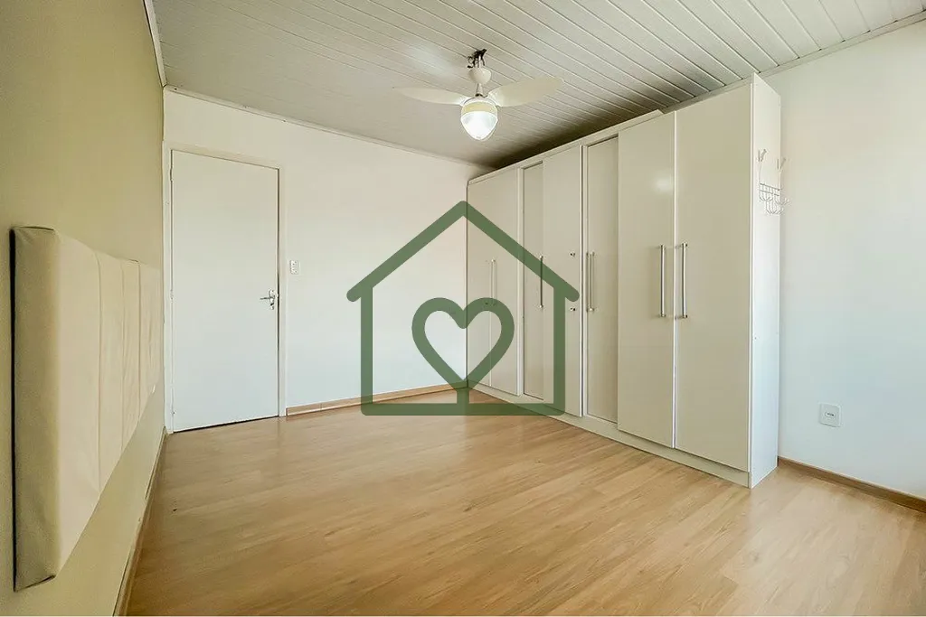 Imagem Casa em condomínio semimobiliada, com 85m² privativos, que combina de forma harmoniosa conforto, f...