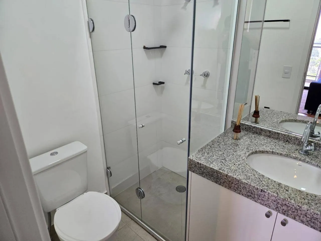 Imagem Apartamento Novo e Mobiliado no Tamboré - 2 Quartos e Varanda