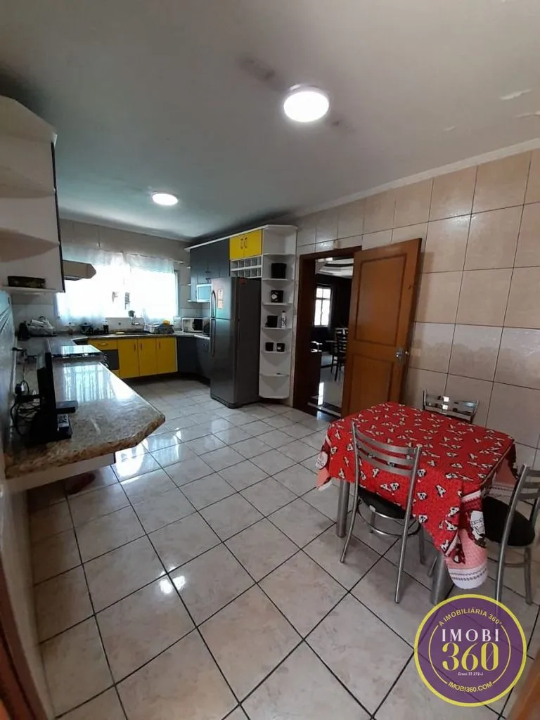 Imagem Sobrado 262m², 3 suítes e 6 vagas para locação - São Paulo
