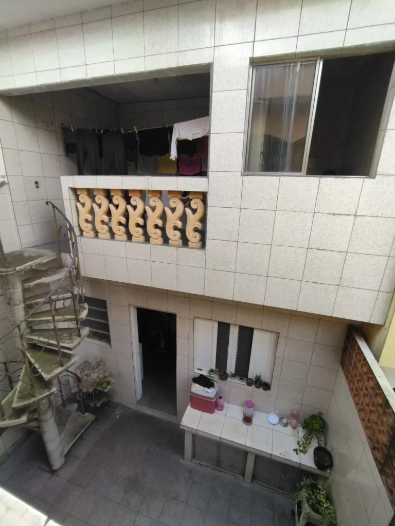 Imagem Sobrado de 3 quartos no Jardim Las Vegas, Santo André-SP: 2 banheiros, 2 vagas de garagem, 156m² de área!
