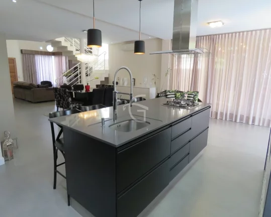 Imagem Se é uma casa especial que você procura ! Ela está aqui ! CONDOMÍNIO FECHADO