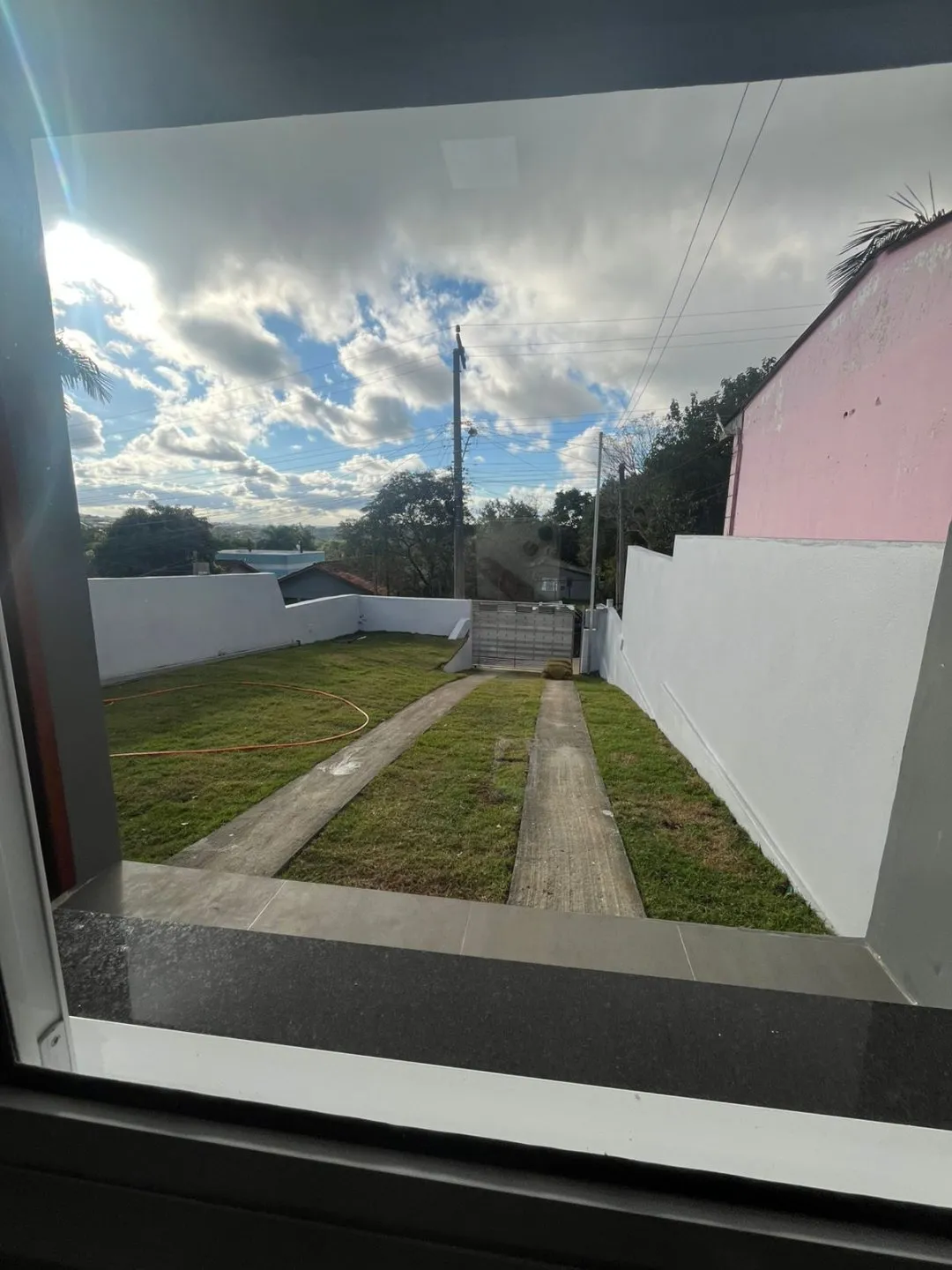 Imagem Casa Nova com Suíte, Lareira e Acabamento impecável