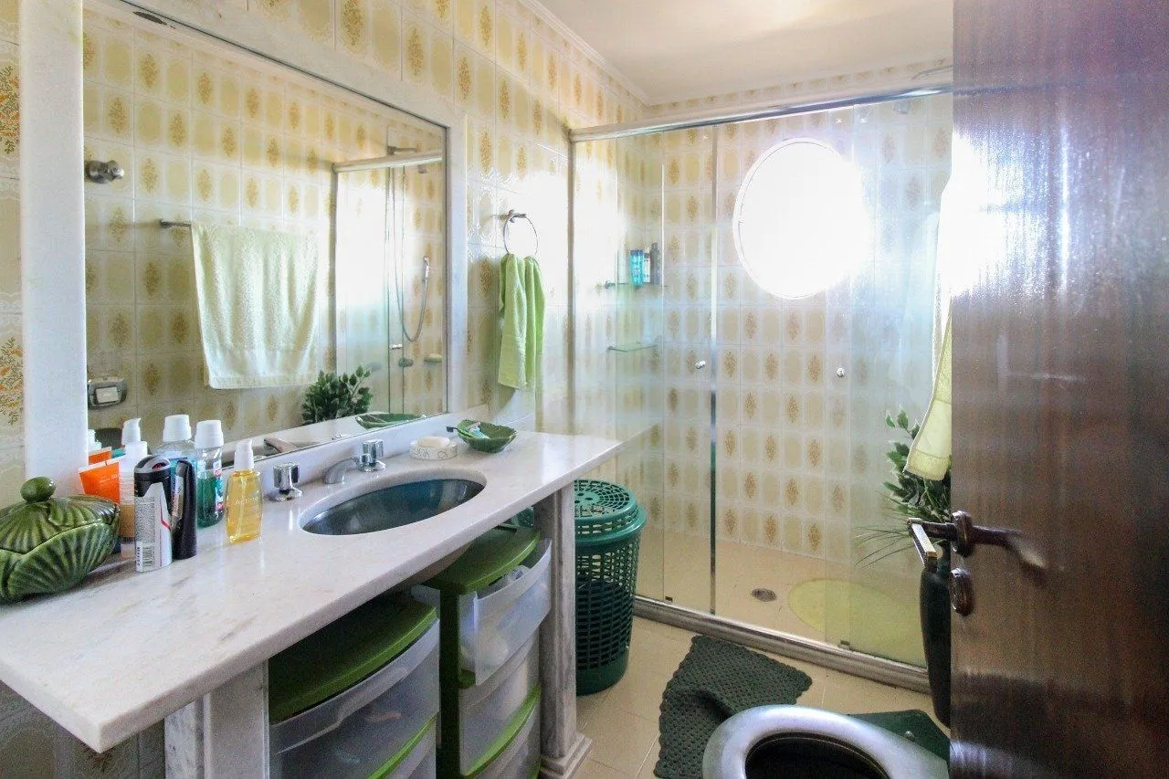 Imagem Casa com 6 dormitórios à Venda no Bairro Jardim Carvalho, Porto Alegre