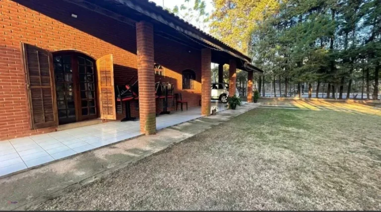 Imagem Casa à venda em Jundiaí-SP, Bairro Caxambu: 3 quartos, 1 suíte, 1 sala, 1 banheiro, 5 vagas de garagem, 200m² de área. Aproveite!