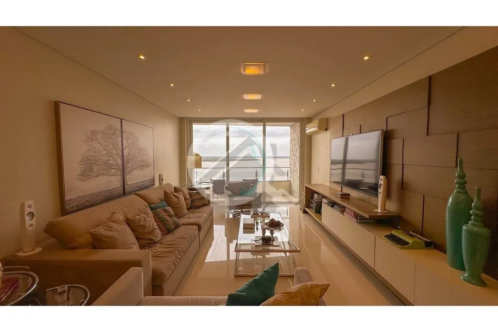 Imagem Bem-vindo ao sonho de morar no coração do Centro Histórico de Porto Alegre! Este apartamento comp...