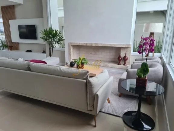 Imagem Sobrado 05 suítes com piscina em condomínio fechado mobiliado e decorado