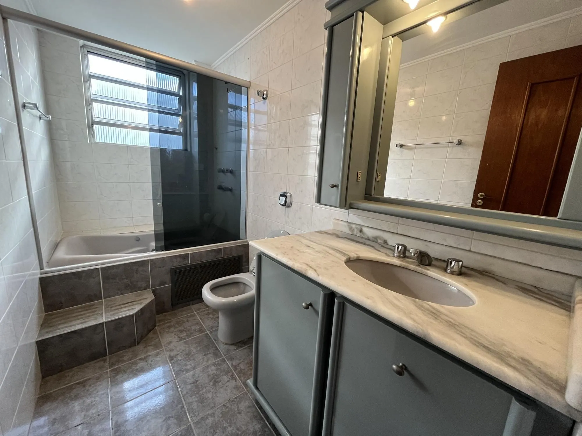 Imagem Apartamento de 2 quartos, opção 3º quarto ou gabinete e 1 vaga de garagem