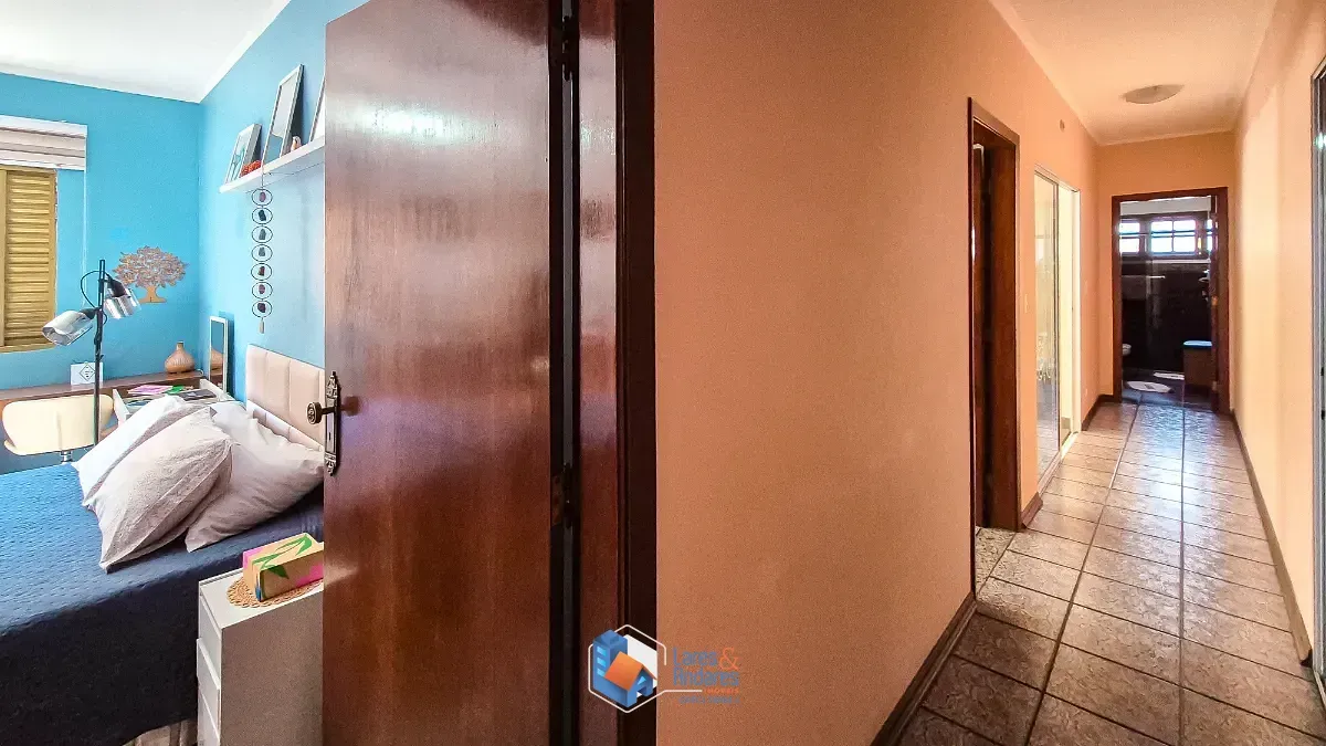 Imagem Casa para venda em Parque Novo Mundo com 5 quartos, sendo 2 suítes, 275m²